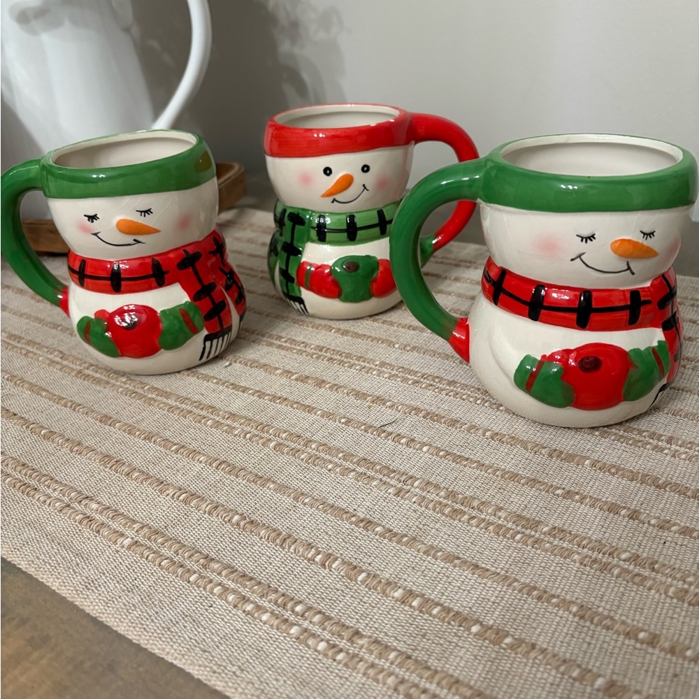 Bay island Winter/Holiday Snowman Mugs -set of 3  2 Green 1 Red hot cocoa coffee